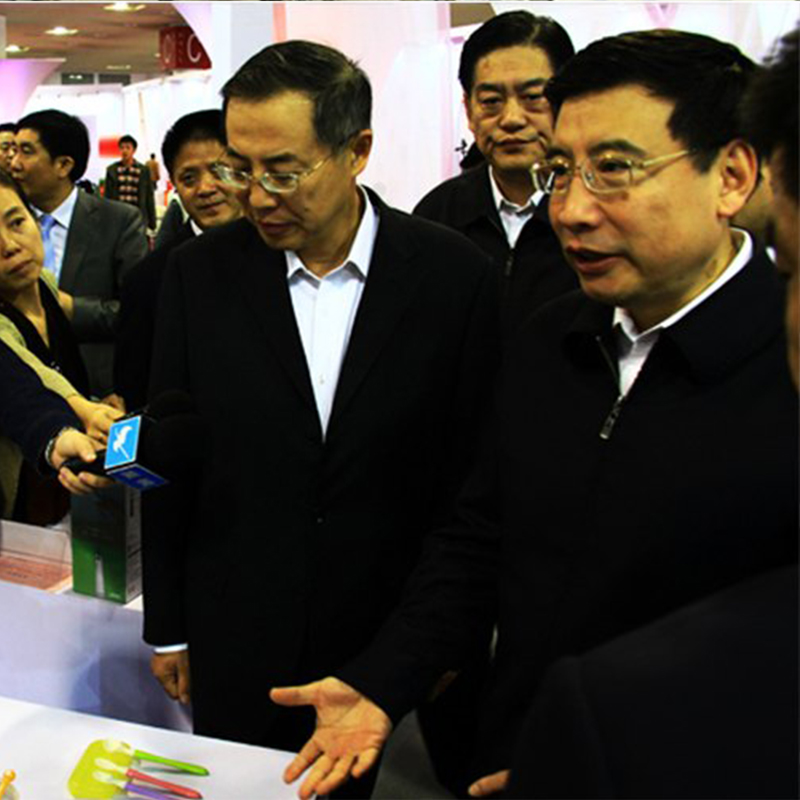 工信部部長苗圩親切接見木馬設(shè)計(jì)主管顧聞