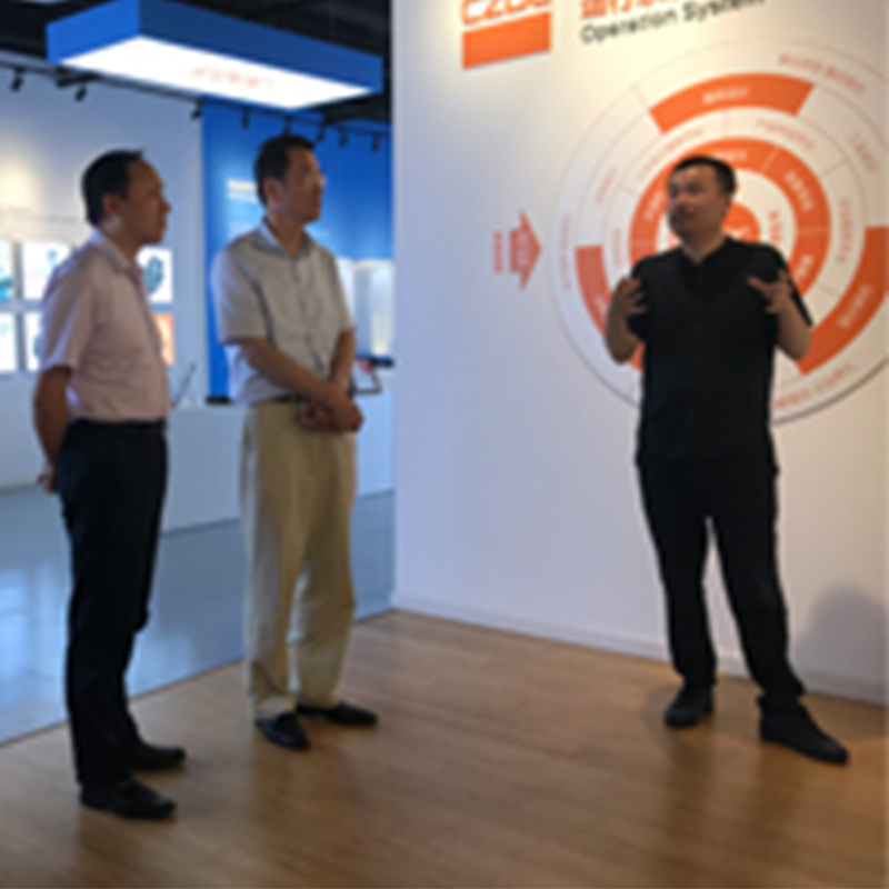 積極探索新模式，深入挖掘工業(yè)設(shè)計(jì)價(jià)值——市區(qū)領(lǐng)導(dǎo)走訪長征工業(yè)設(shè)計(jì)中心